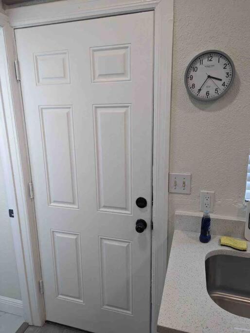 Renovate Large Studio 21-Directly Across Beach St. Pete Beach Eksteriør bilde